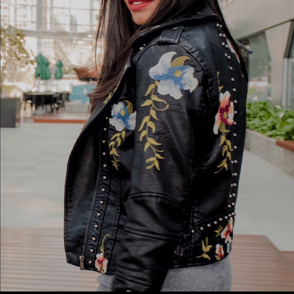 💐NWOT Fab Embroidered Studded Faux Leather - Picture 4 of 7